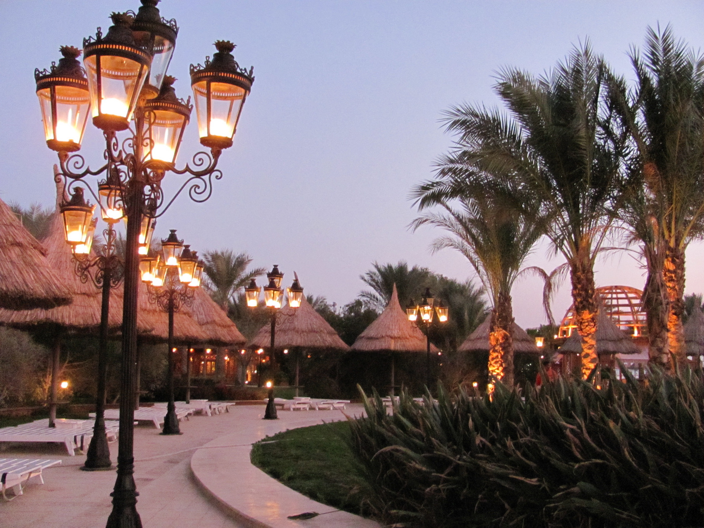 Abendstimmung in der hotelanlage in Hurghada