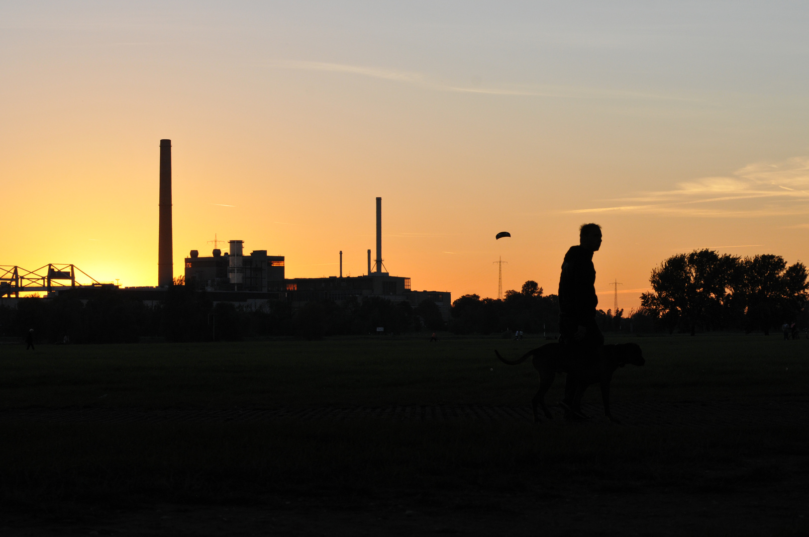 Abendstimmung in der Nähe der Theodor-heuss-Brücke Oberkassel 1