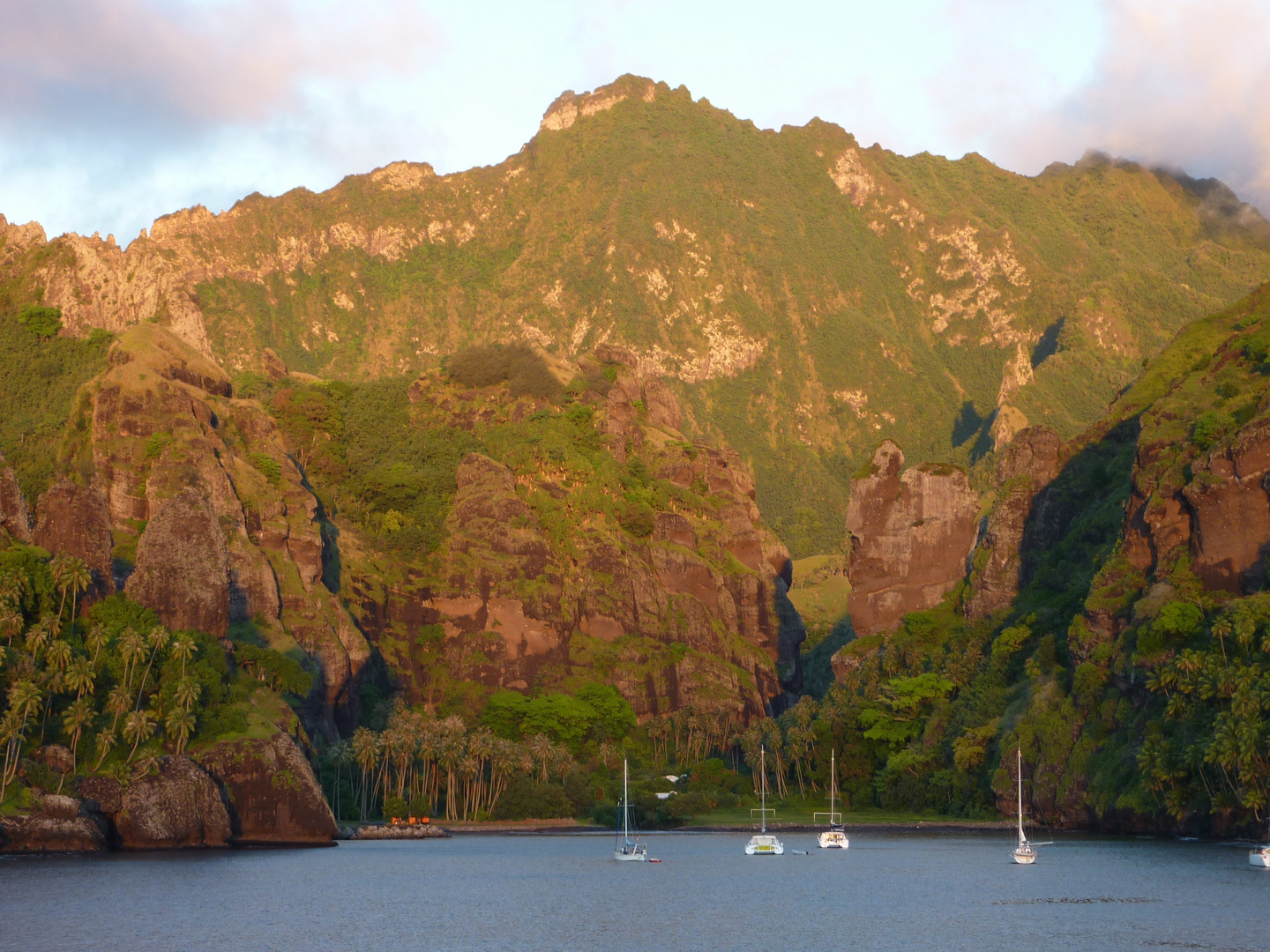 Abendstimmung in einer Bucht, Marquesas-Insel