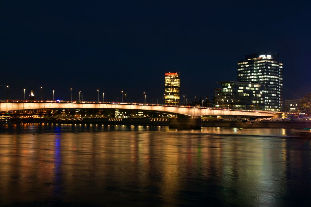 Abendstimmung in Köln am Rhein