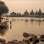 Abendstimmung in Orchha am heiligen Fluß Betwa