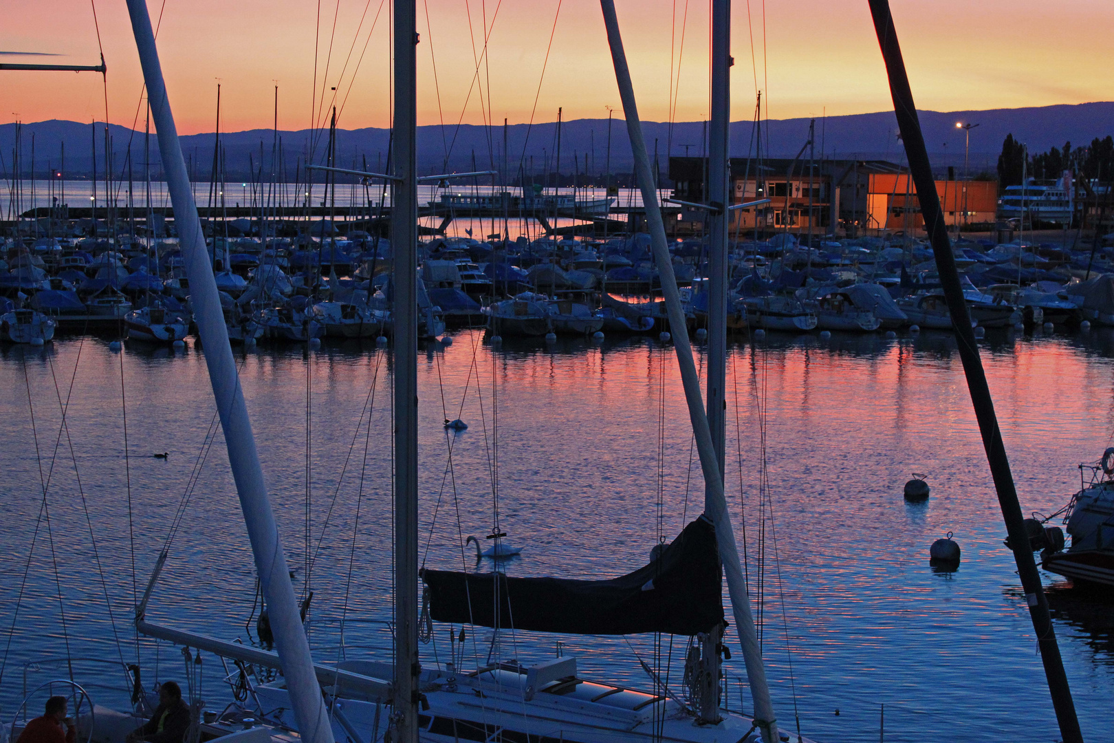 Abendstimmung Lausanne an der Hafenpromenade