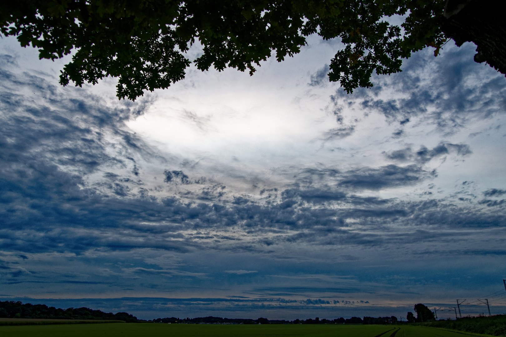 Abendstimmung mit düsteren Wolken