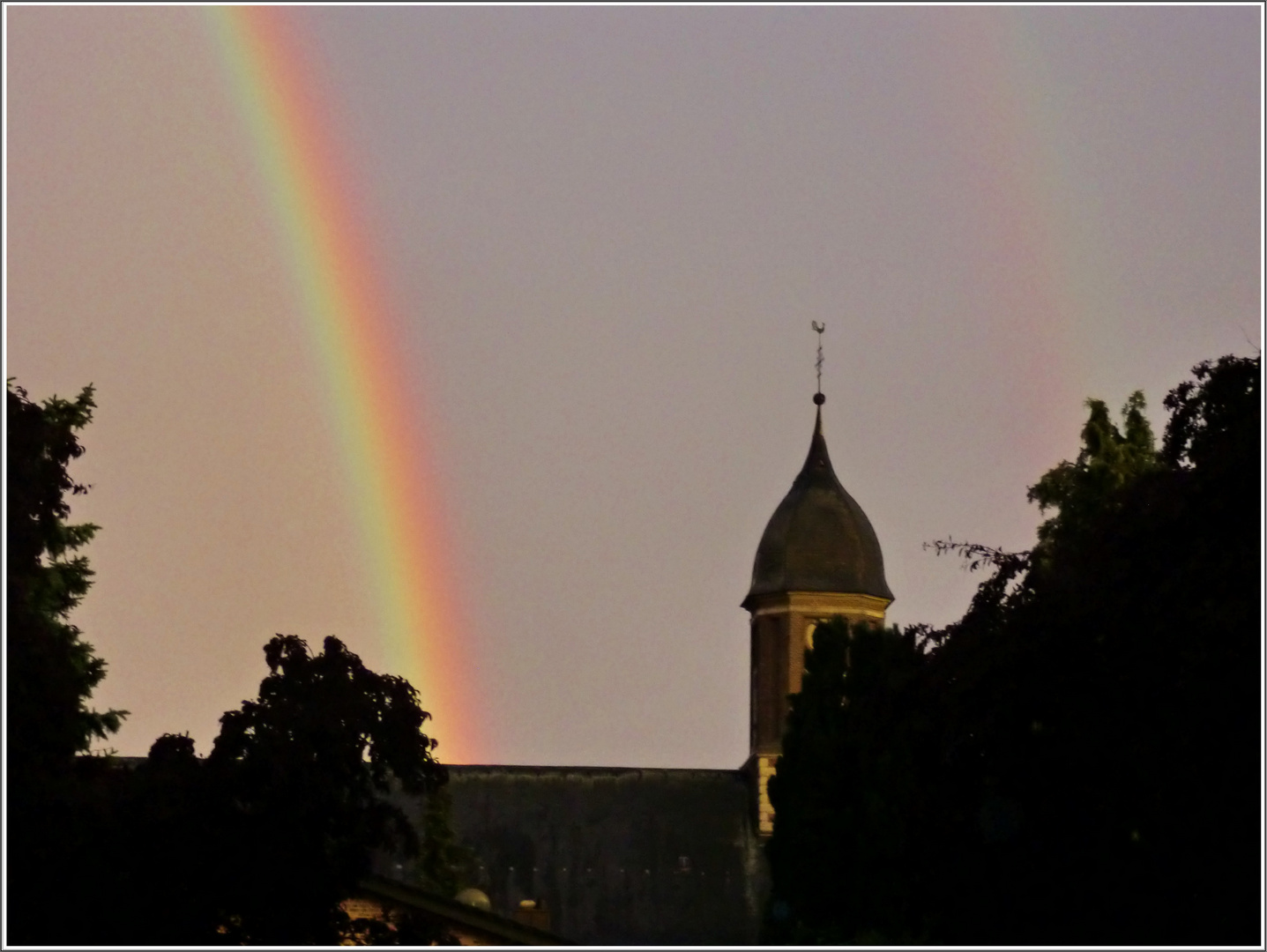 Abendstimmung mit Regenbogen