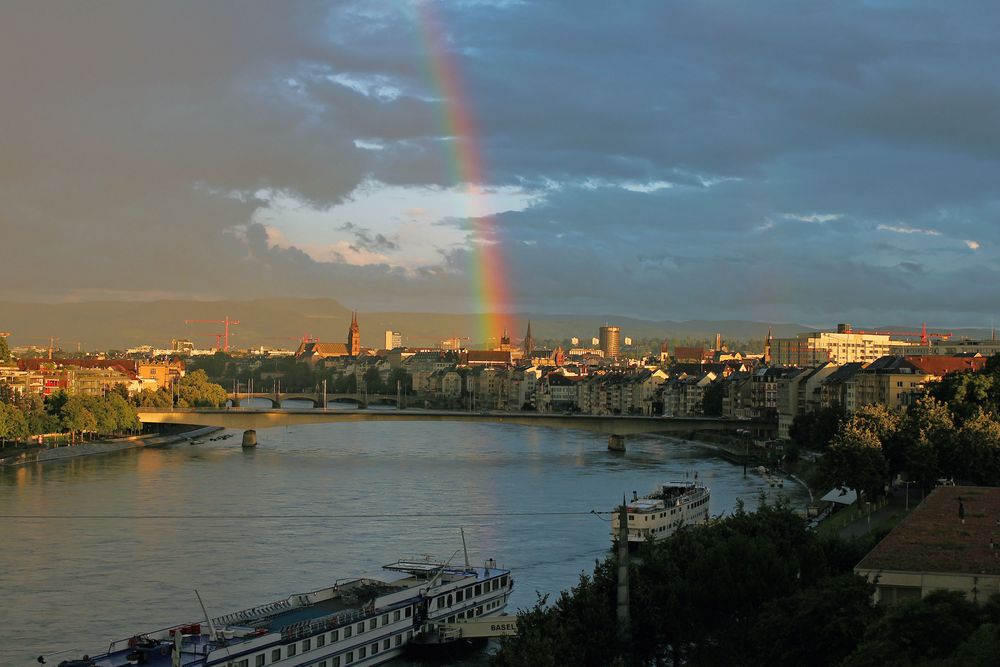 Abendstimmung mit Regenbogen