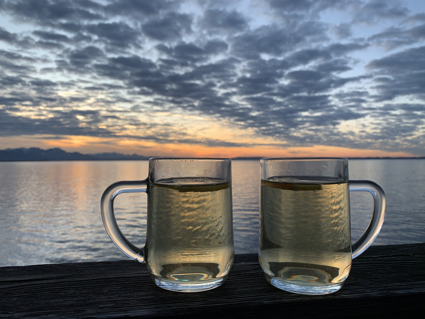 Abendstimmung mit weissem Glühwein