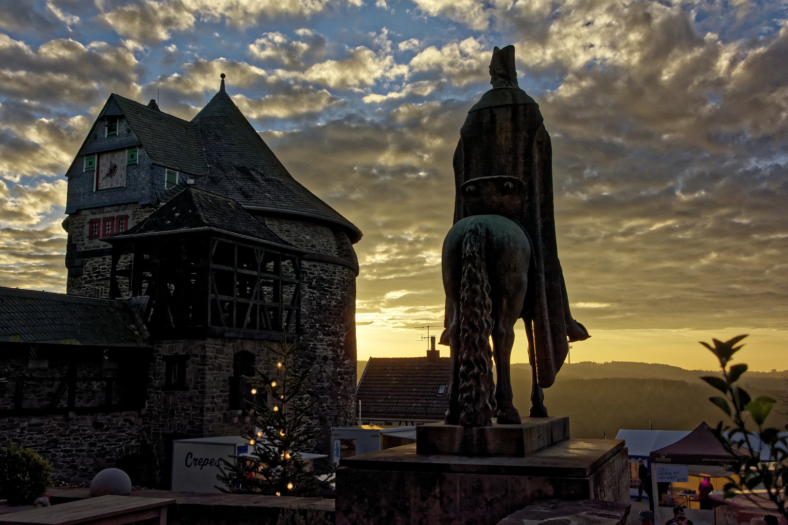 Abendstimmung - Reiterstandbild des Grafen von Bergen, Schloss Burg a.d. Wupper