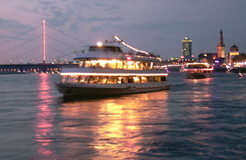 Abendstimmung Rheinufer Düsseldorf von Volker Steinacker