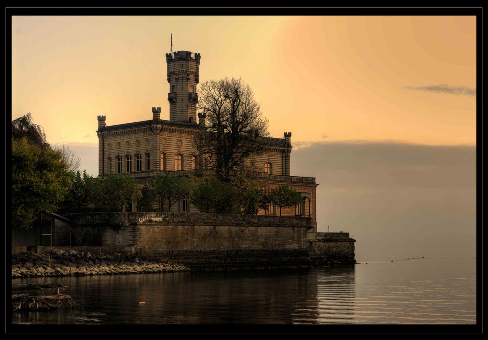 ...Abendstimmung - Schloss Montfort am Bodensee in Langenargen...