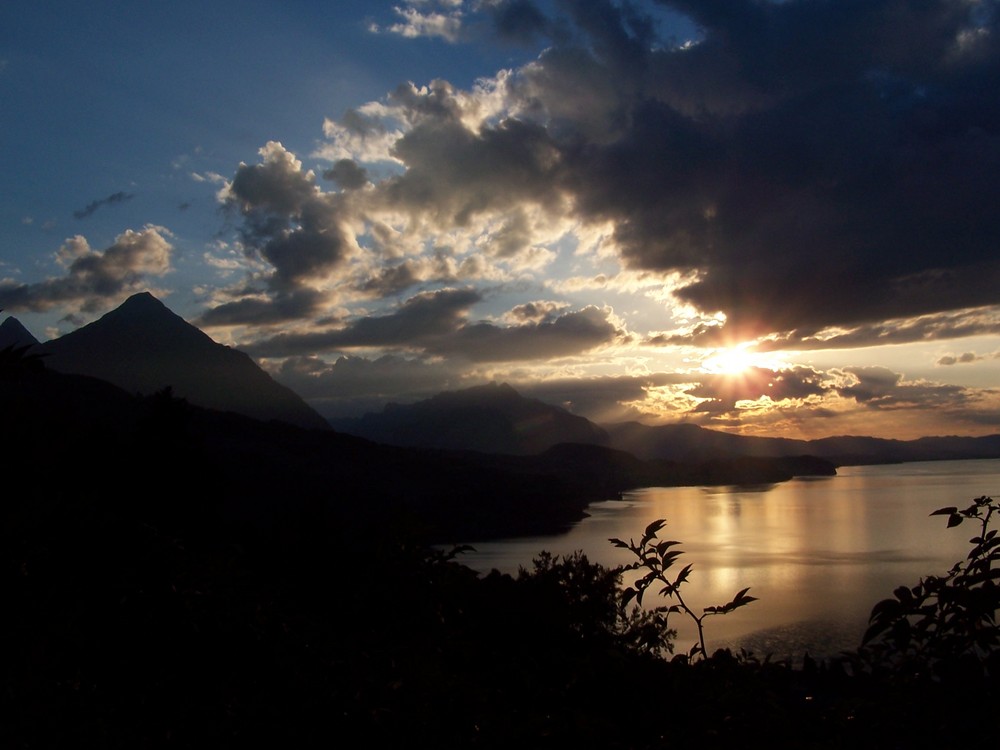 Abendstimmung über dem Thuner See