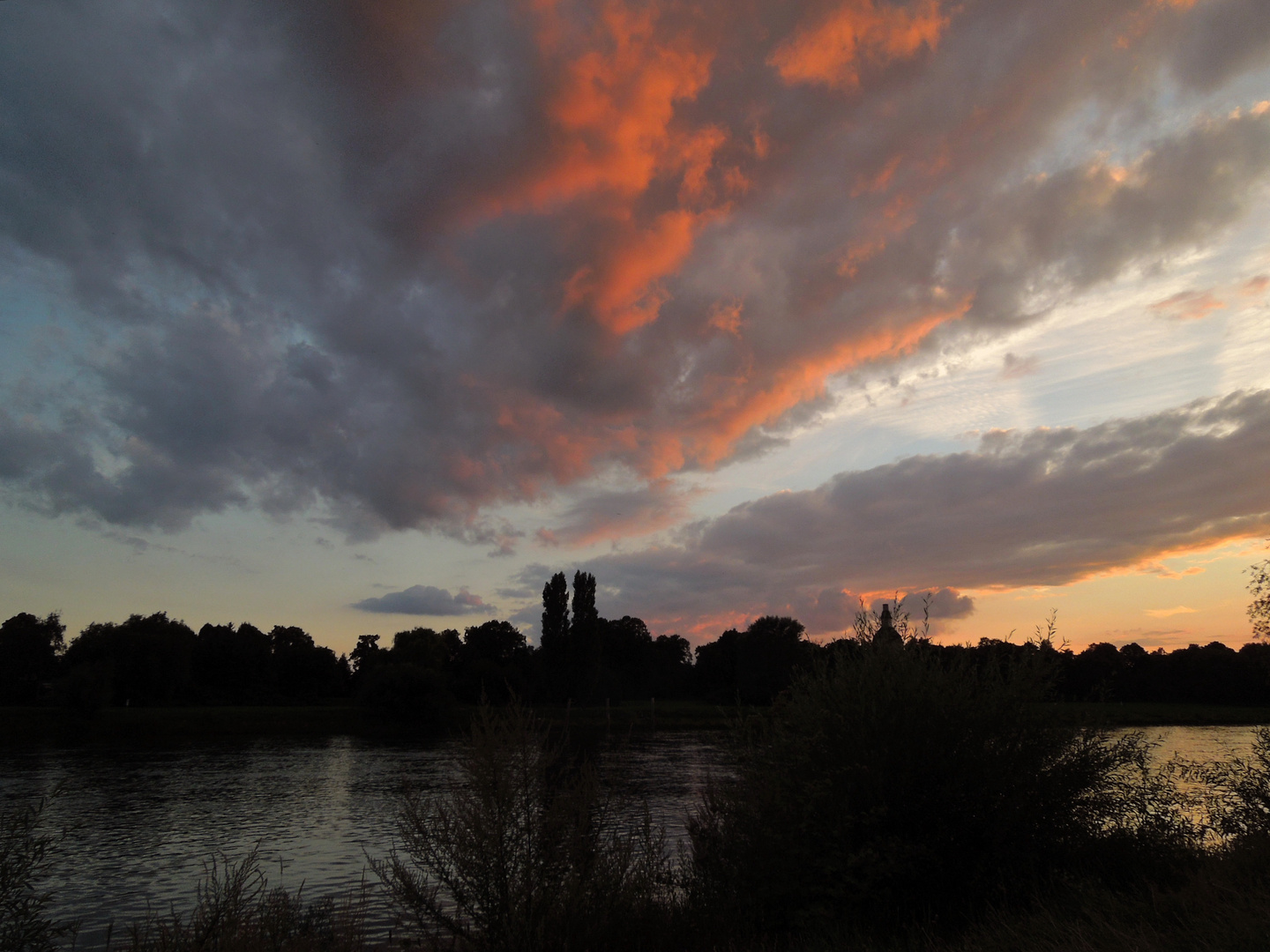 Abendstimmung über der Elbe