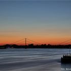 Abendstimmung über der Rheinbrücke in Dssd. ....