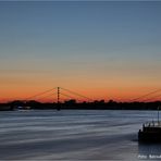 Abendstimmung über der Rheinbrücke in Dssd. ....