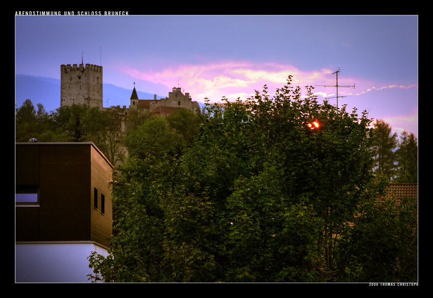 Abendstimmung und Schloss Bruneck