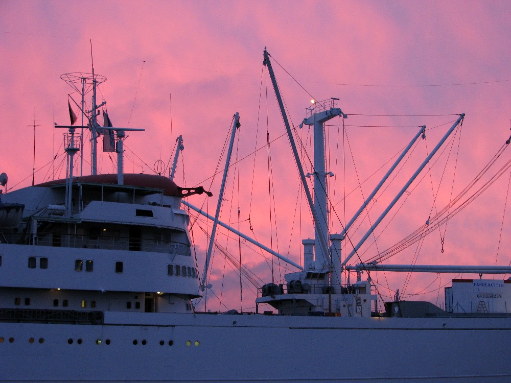 Abendstimmung vor der Cap San Diego