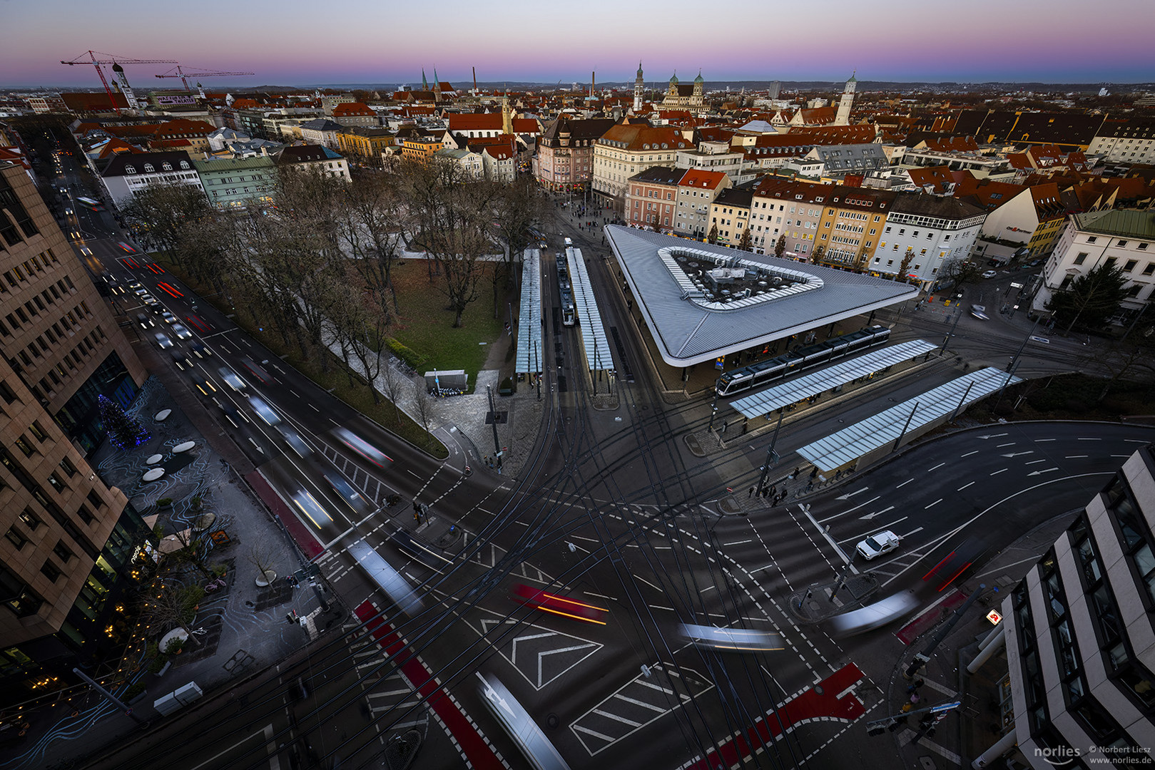 Abendverkehr am Königsplatz