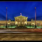 Abendverkehr vor dem Parlament