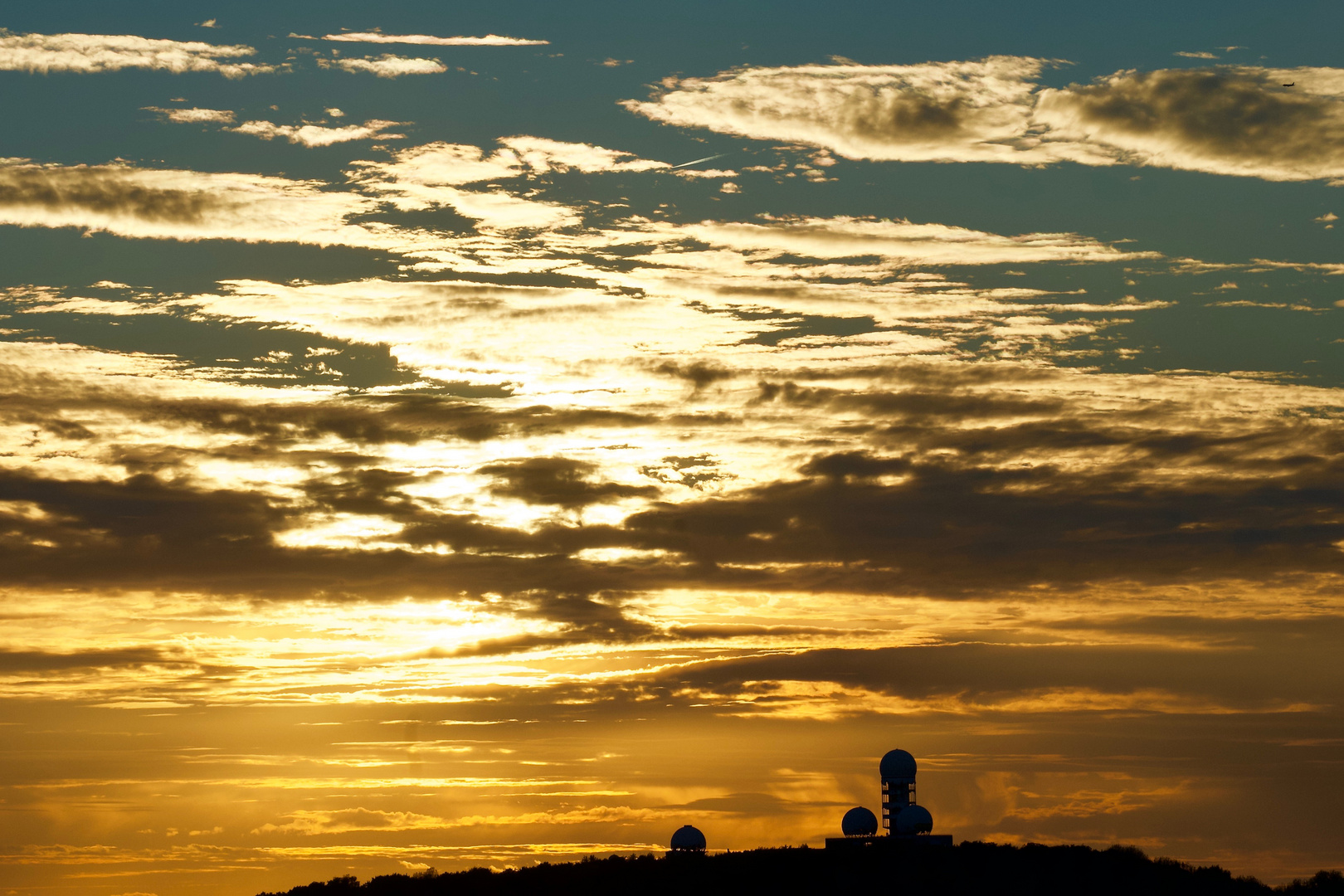 Abendwolken über dem Berliner Teufelsberg