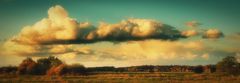 Abendwolken über dem Heidedorf