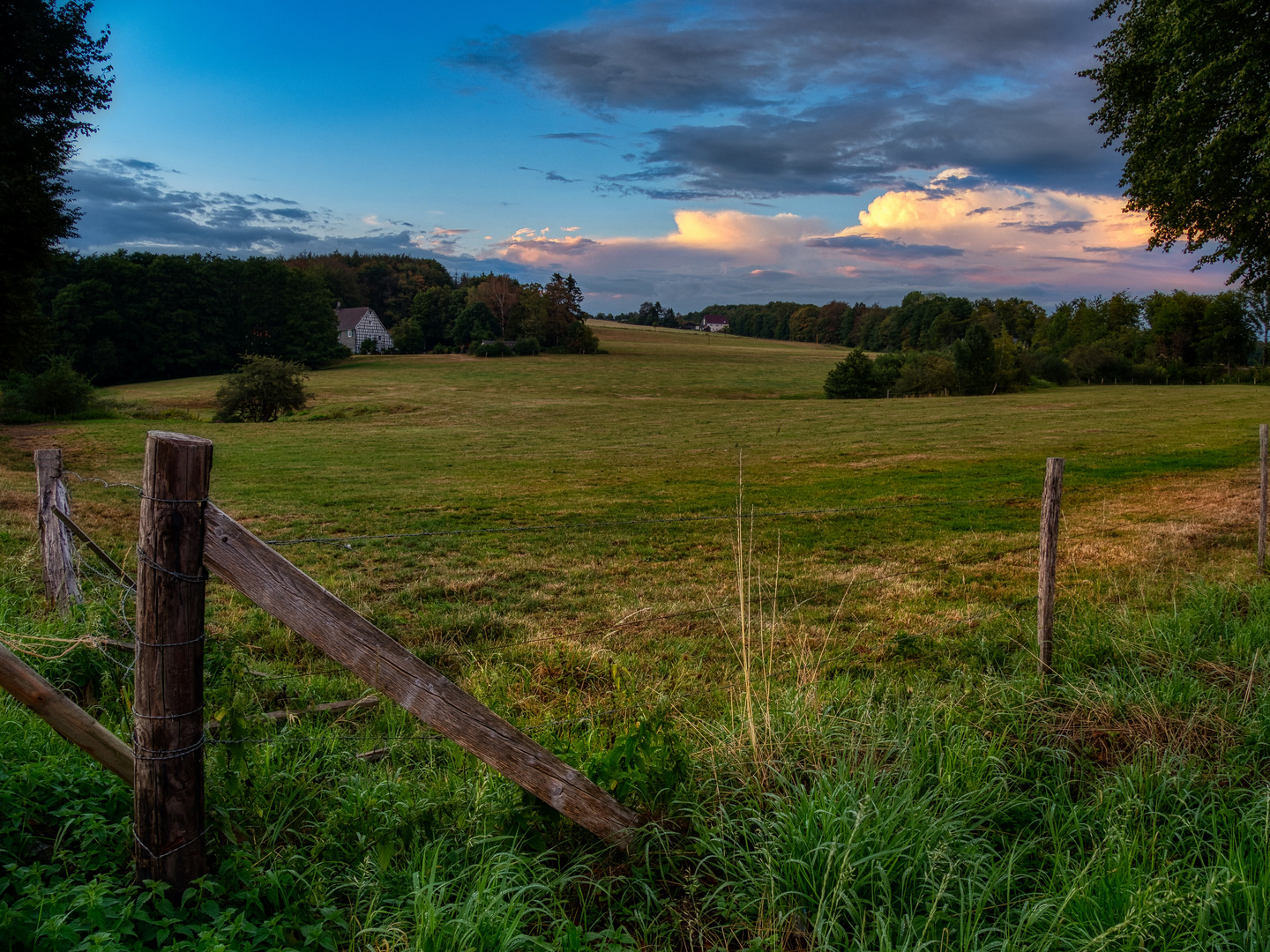 Abendwolken über Linderhausen