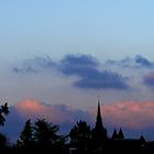 Abendwolken über St. Peter und Paul in Ratingen.