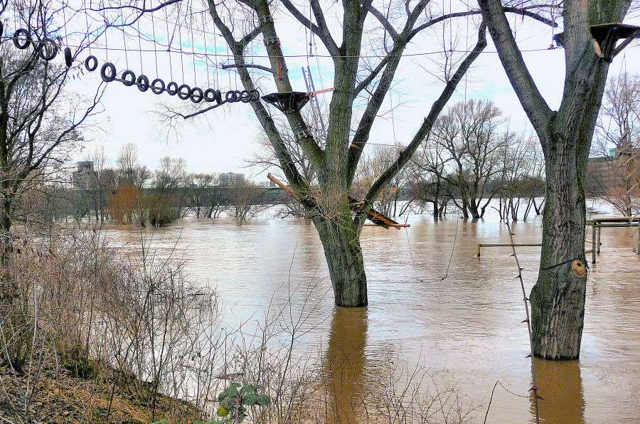 Abenteuerspielplatz am Rhein ...