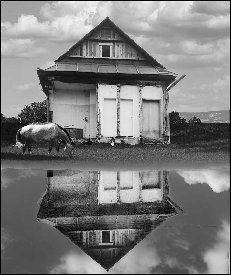 Aber die Aussicht ist schön ! Foto & Bild lost places, architektur
