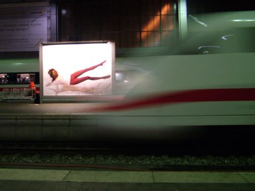 Abfahrender ICE am HBF München 26.11.06