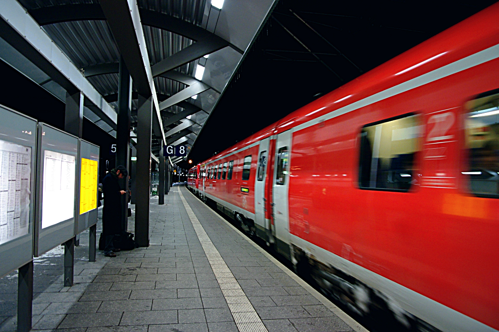 Abfahrt... Foto & Bild | architektur, bahnhöfe & gleise, profanbauten ...
