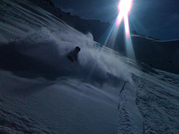 Abfahrt bei herrlichem Pulverschnee und leider nur mit iPhone 3G fotografiert