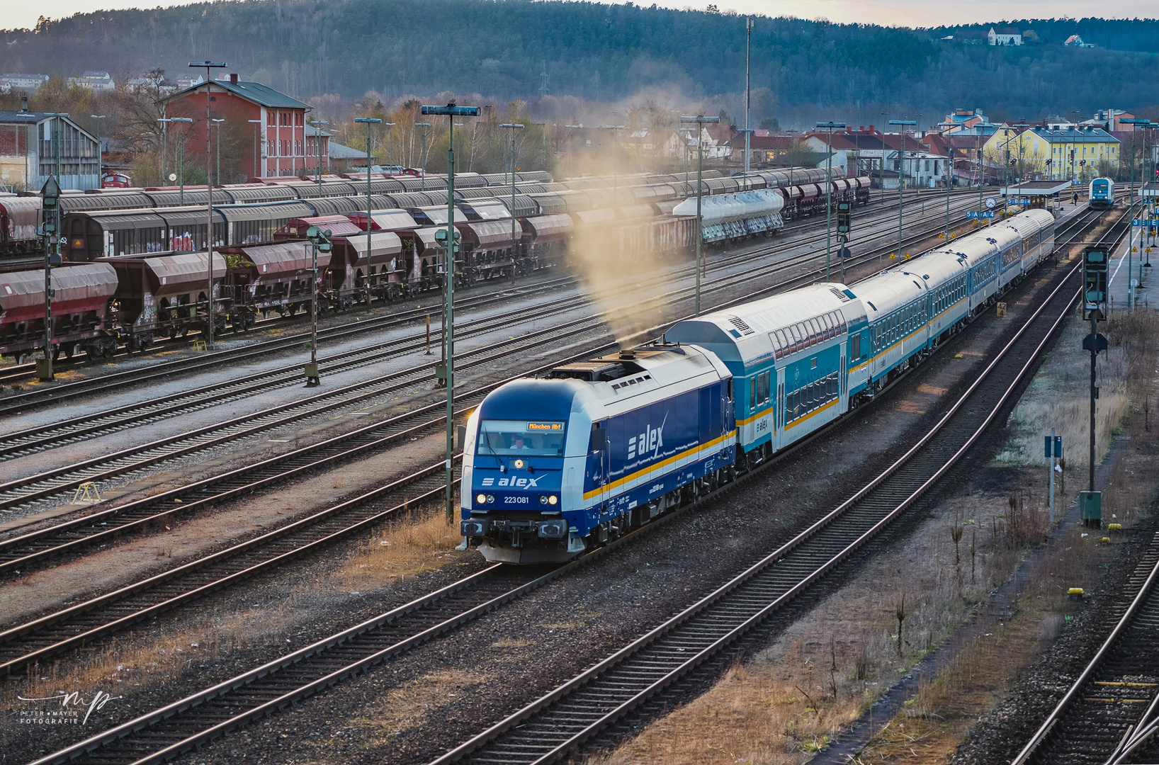 Abfahrt des ALEX vom Bahnhof Schwandorf 