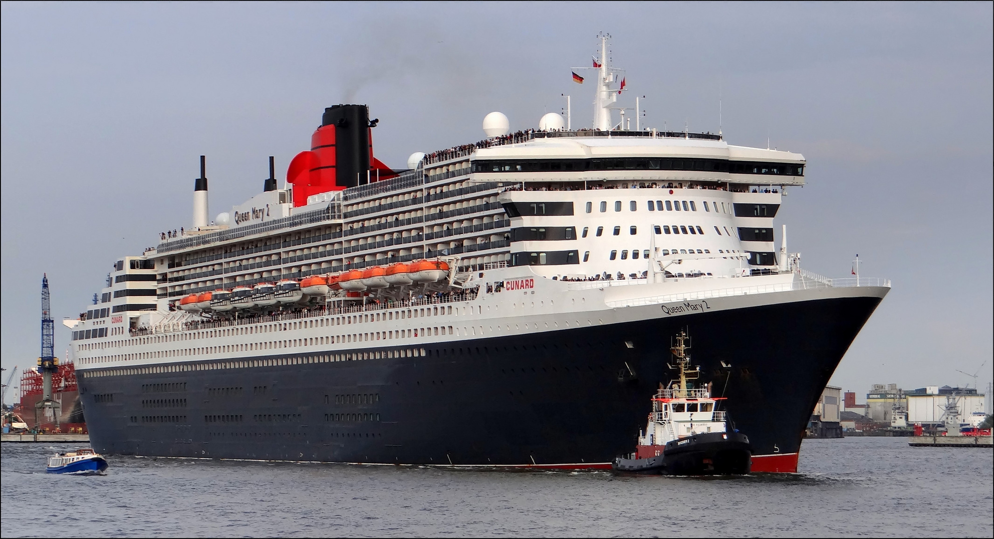 Abfahrt mit Schlepper..."QUEEN MARY 2"