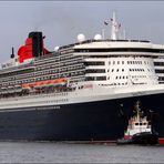 Abfahrt mit Schlepper..."QUEEN MARY 2"