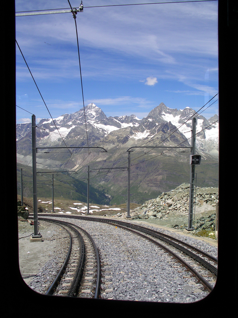 Abfahrt vom Gornergrat. Ein letzter Blick aus dem hinteren Zugfenster.