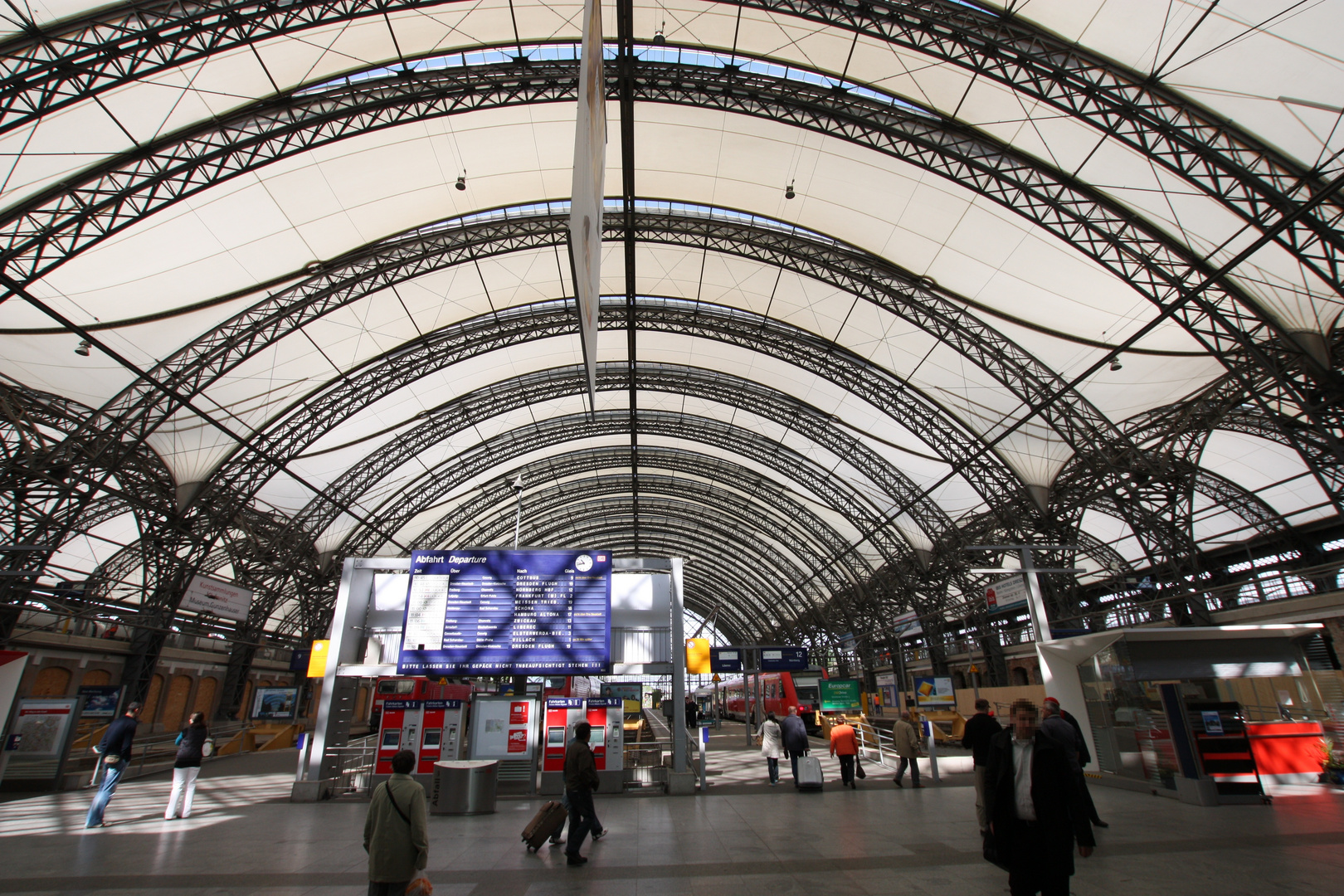 Abfahrtshalle Hauptbahnhof Dresden