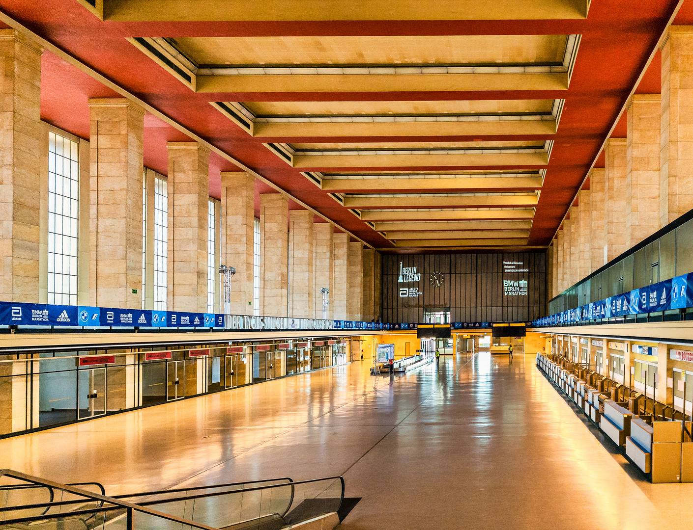 Abfertigungshalle des stillgelegten Flughafens Berlin-Tempelhof