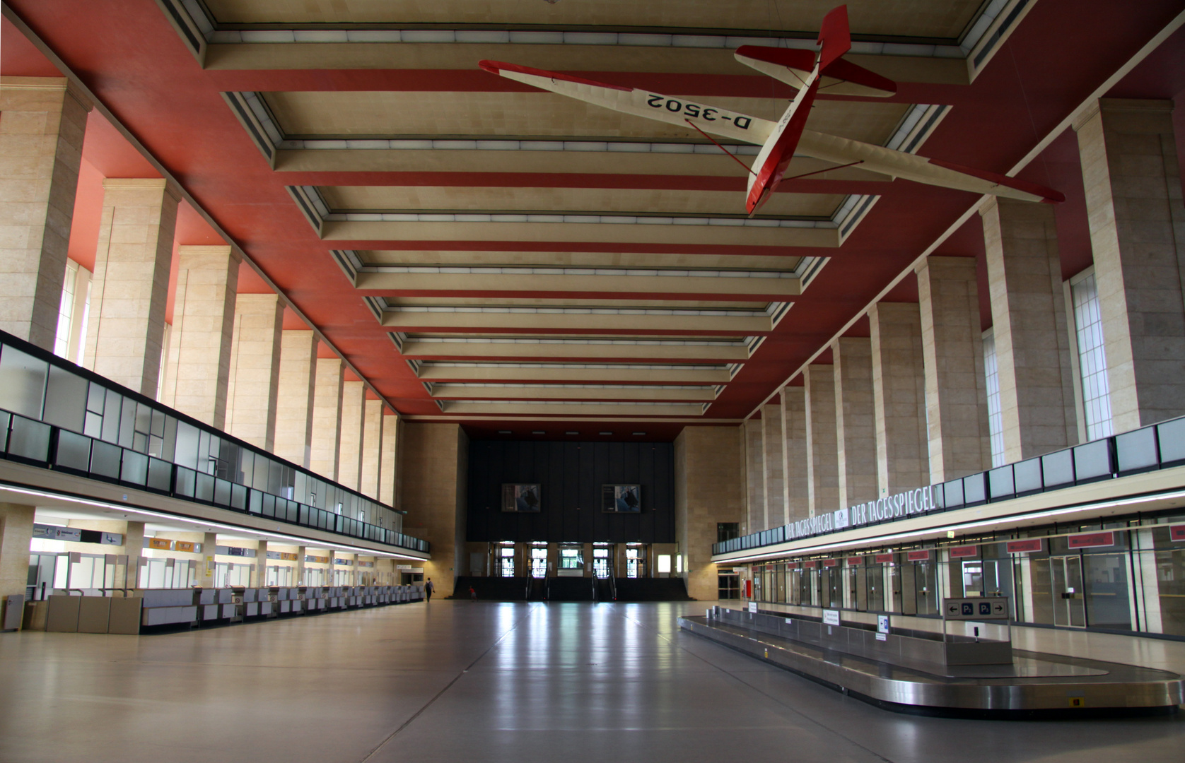 Abfertigungshalle-Tempelhof