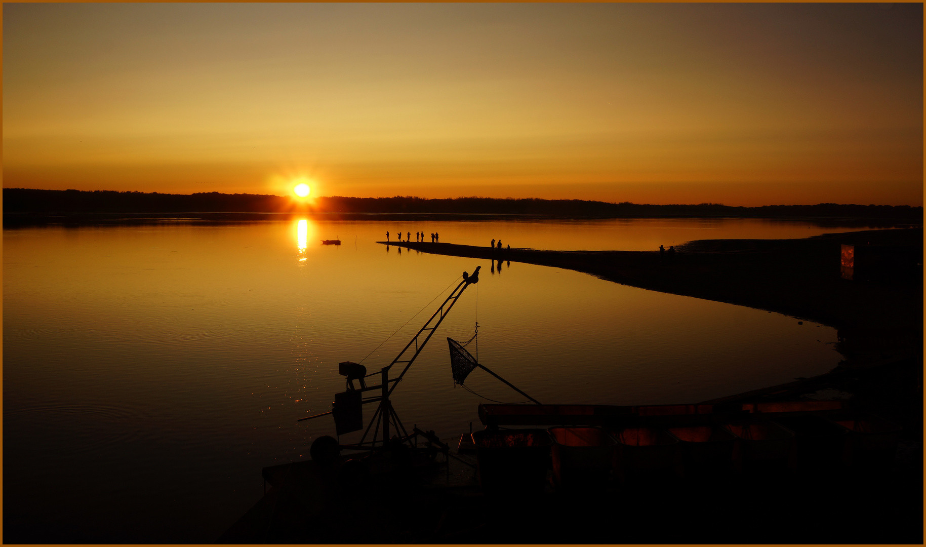 ABFISCHEN 2-  mit dem Sonnenuntergang hatten alle Feierabend.