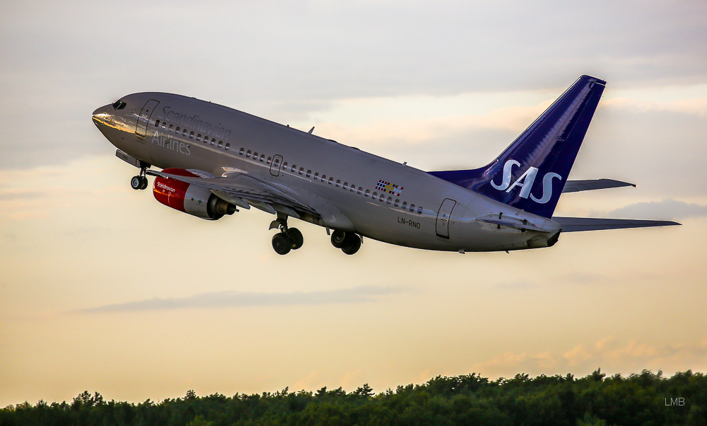 Abflug in der Dämmerung