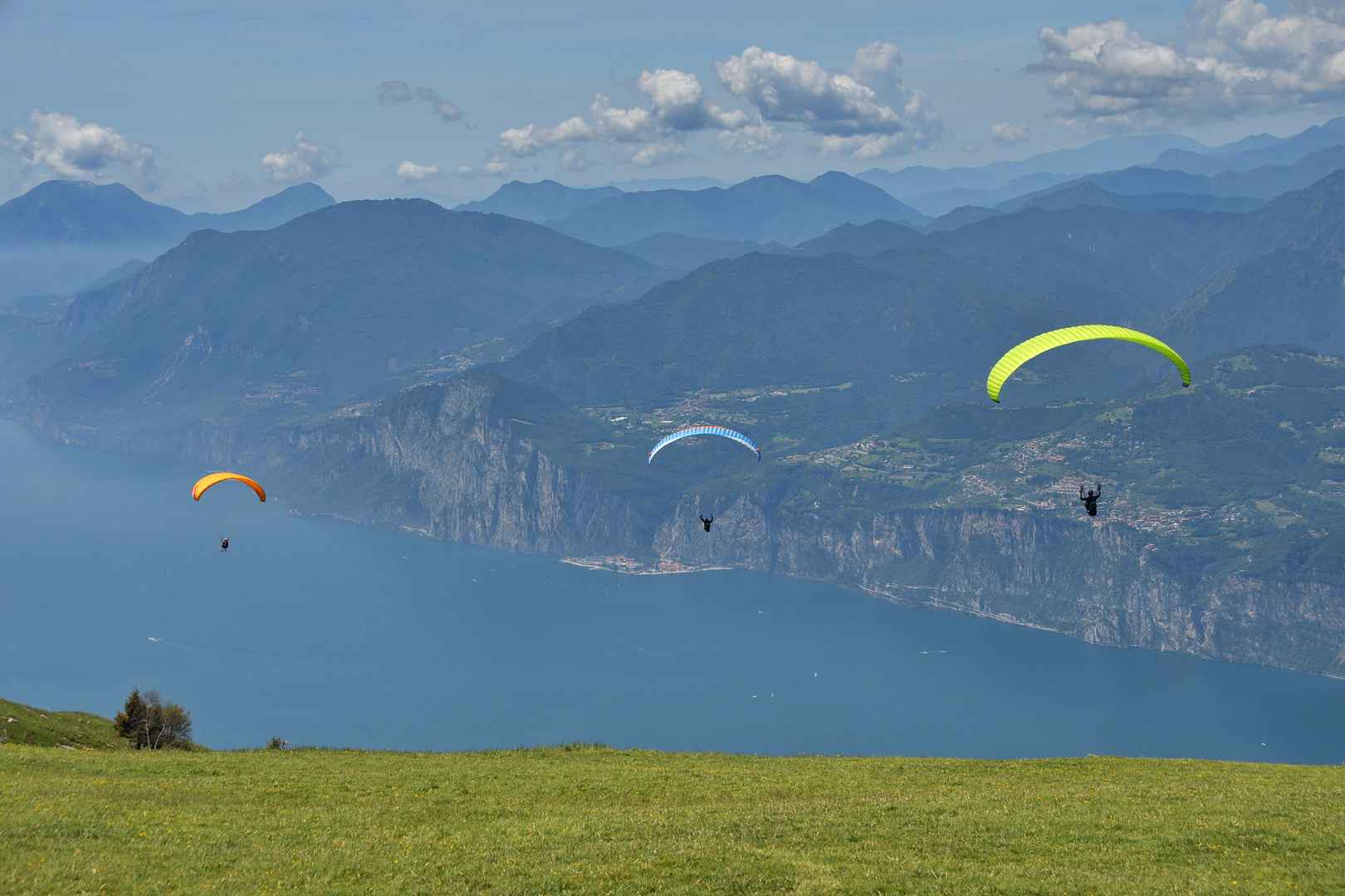 Abflug über den Gardasee