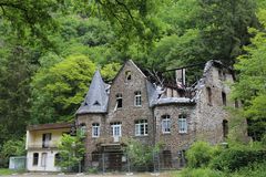 Abgebranntes Hotel in Burgen an der Mosel 