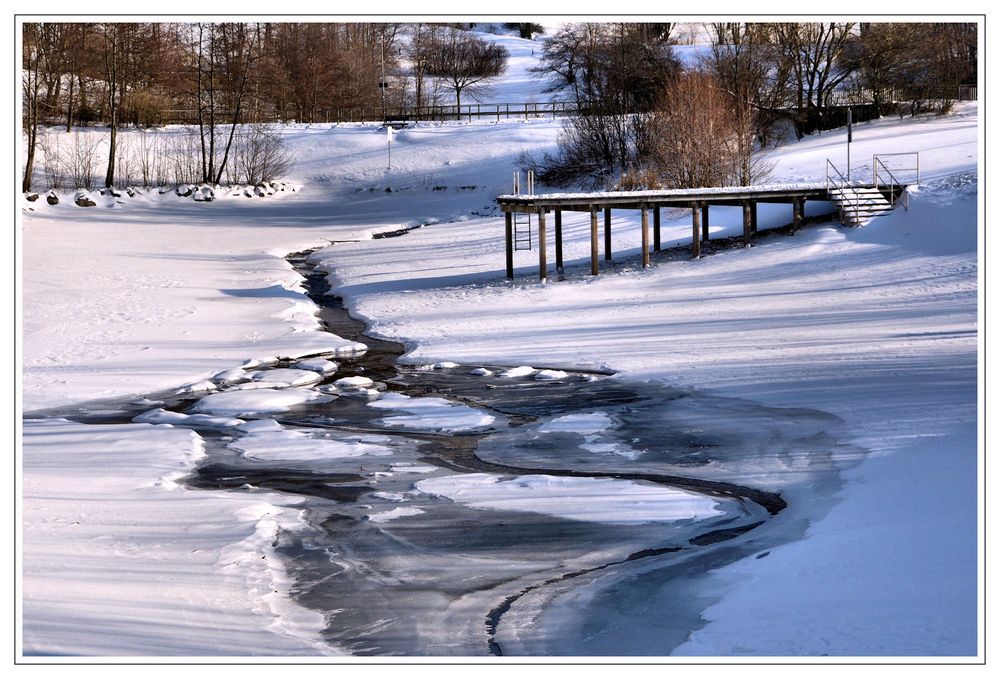 abgelassen.....     das Wasser     im See