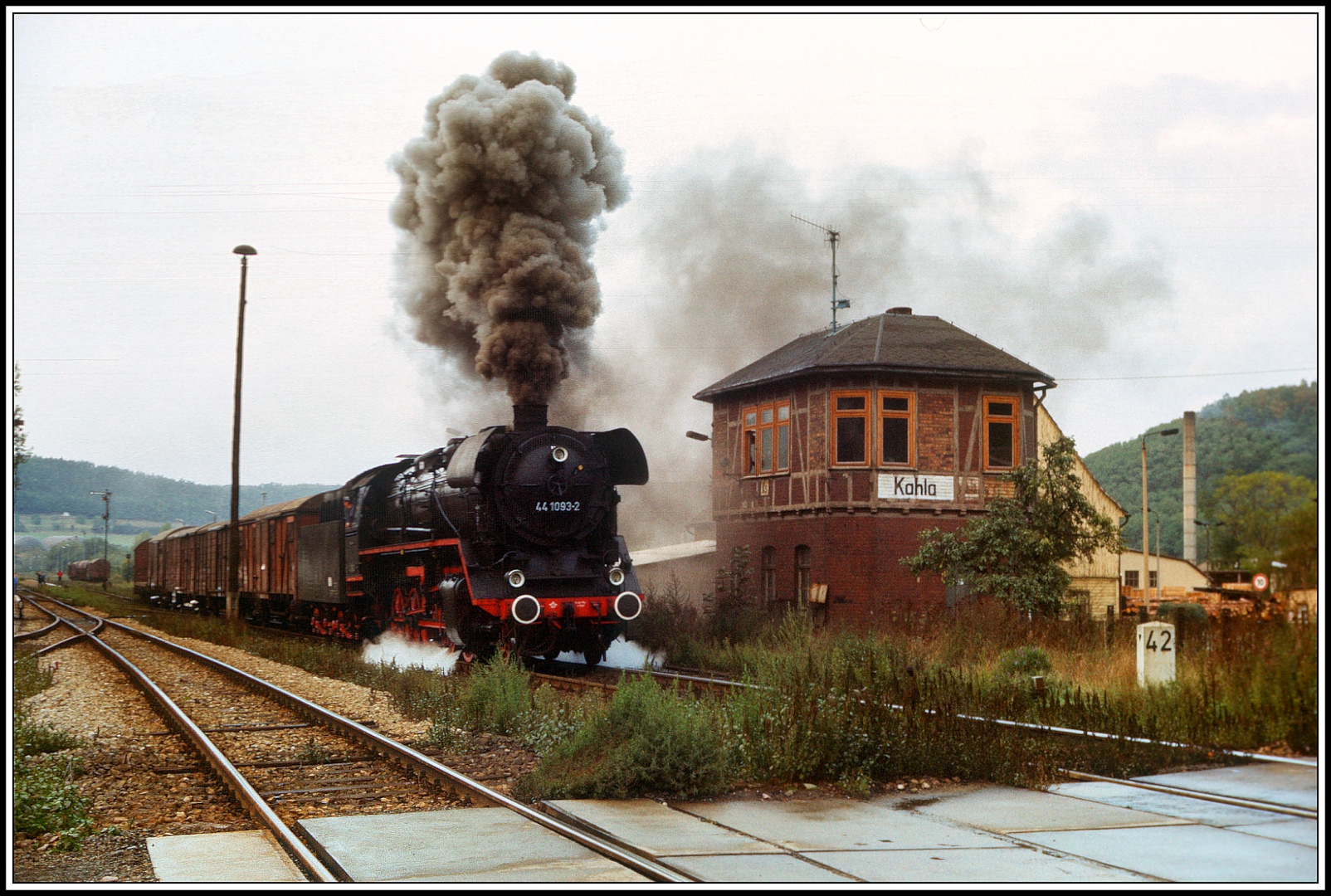 Abgesang Oktober 1989 die 44 1093 rangiert im Bhf. Kahla