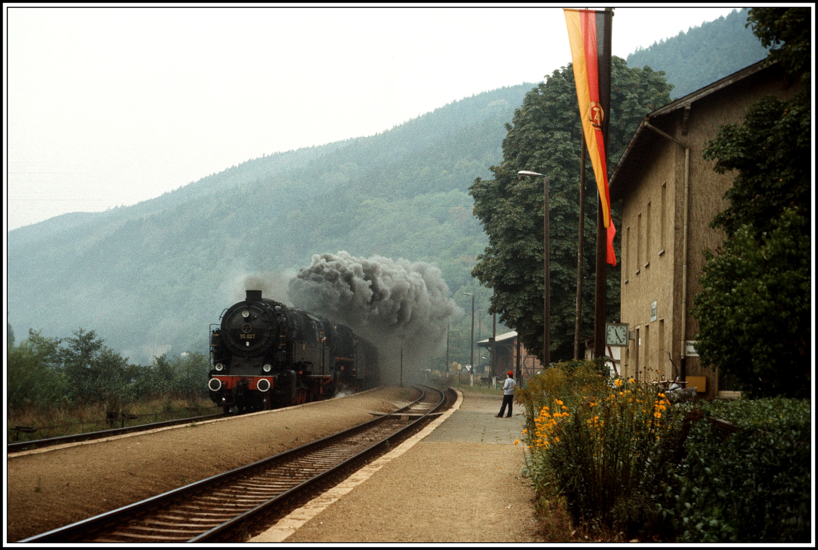 Abgesang Oktober 1989 die 95 027 und 44 1093 mit Nahgüter durch Uhlstädt