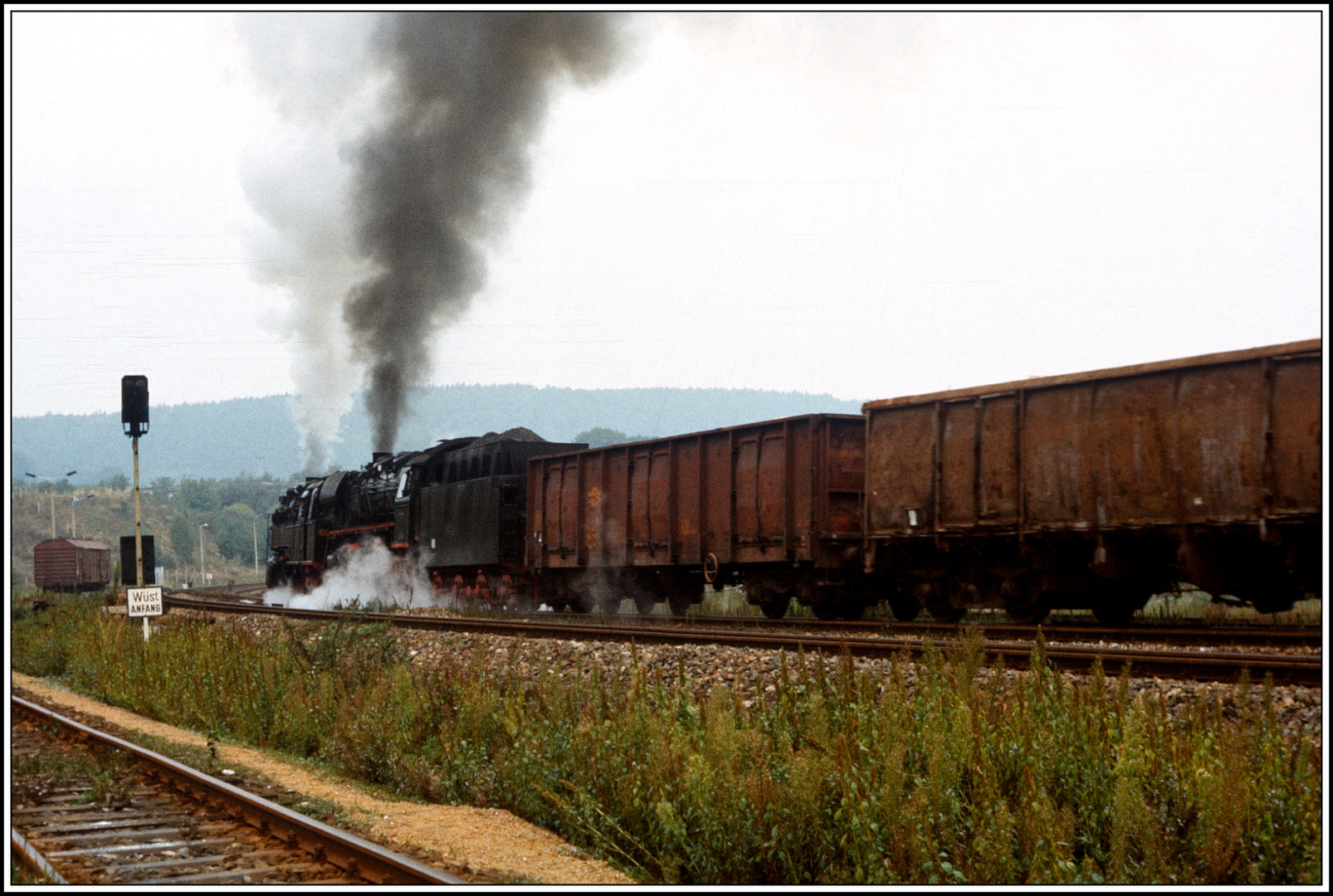 Abgesang Oktober 1989 mit 44 1093 und 95 027 ausfahrend in Kahla