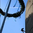 Abhängen am Maibaum