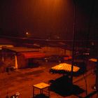 Abidjan_ruelle sous une pluie tropicale