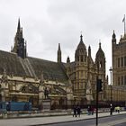 Abingdon Street : vue sur l’arrière du Palais de Westminster et la Chambre des communes.