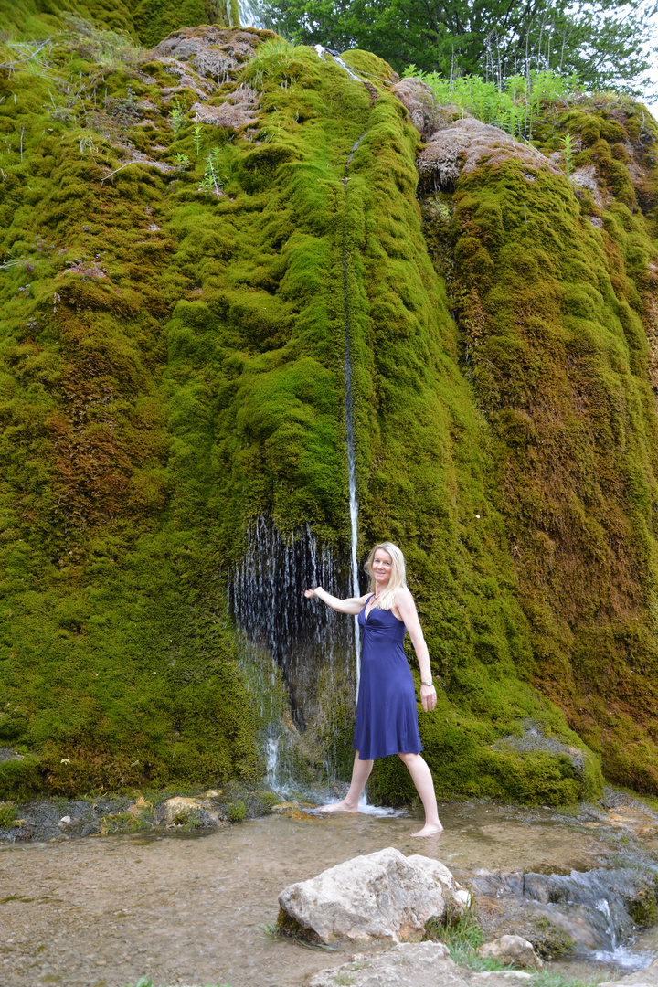 Abkühlung am Nohner Wasserfall