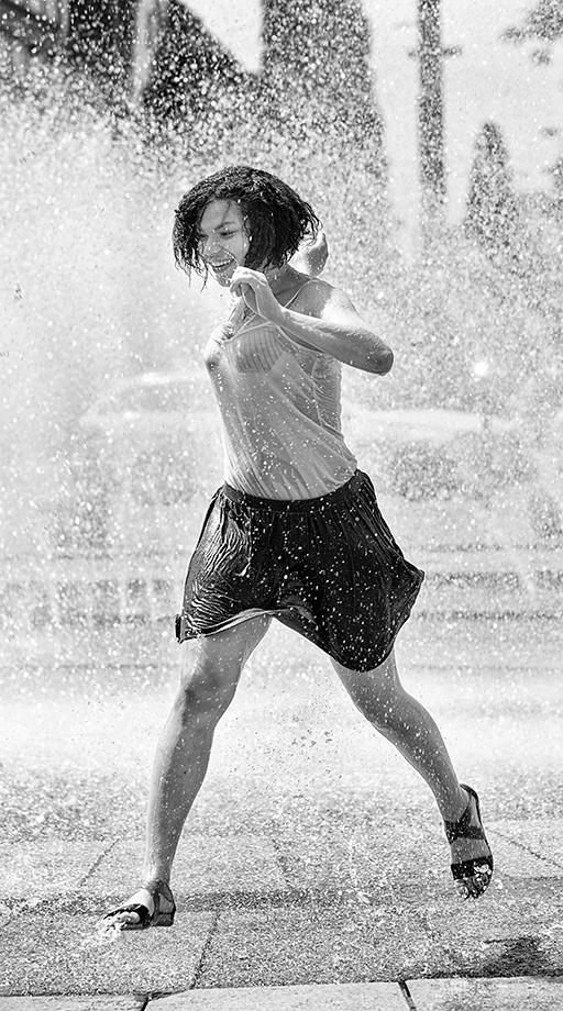 Abkühlung bei 35° im Stachusbrunnen